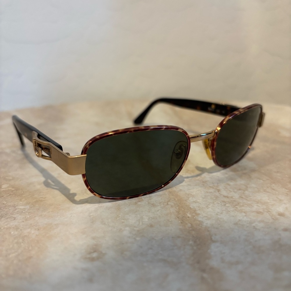 Byblos B656-S 3060 135 oval shaped metal and plastic sunglasses